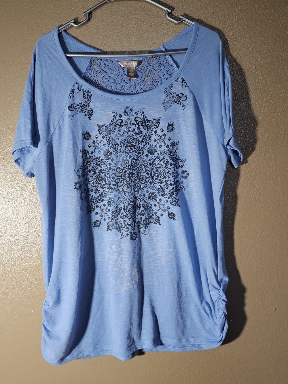White Stag Light Blue Short Sleeve Scoop Neck Top with Black Medallion Print 1X